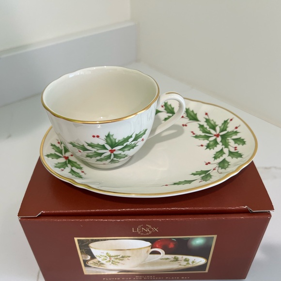 Lenox Holiday Fluted Cup and Dessert Plate Set - Picture 11 of 14